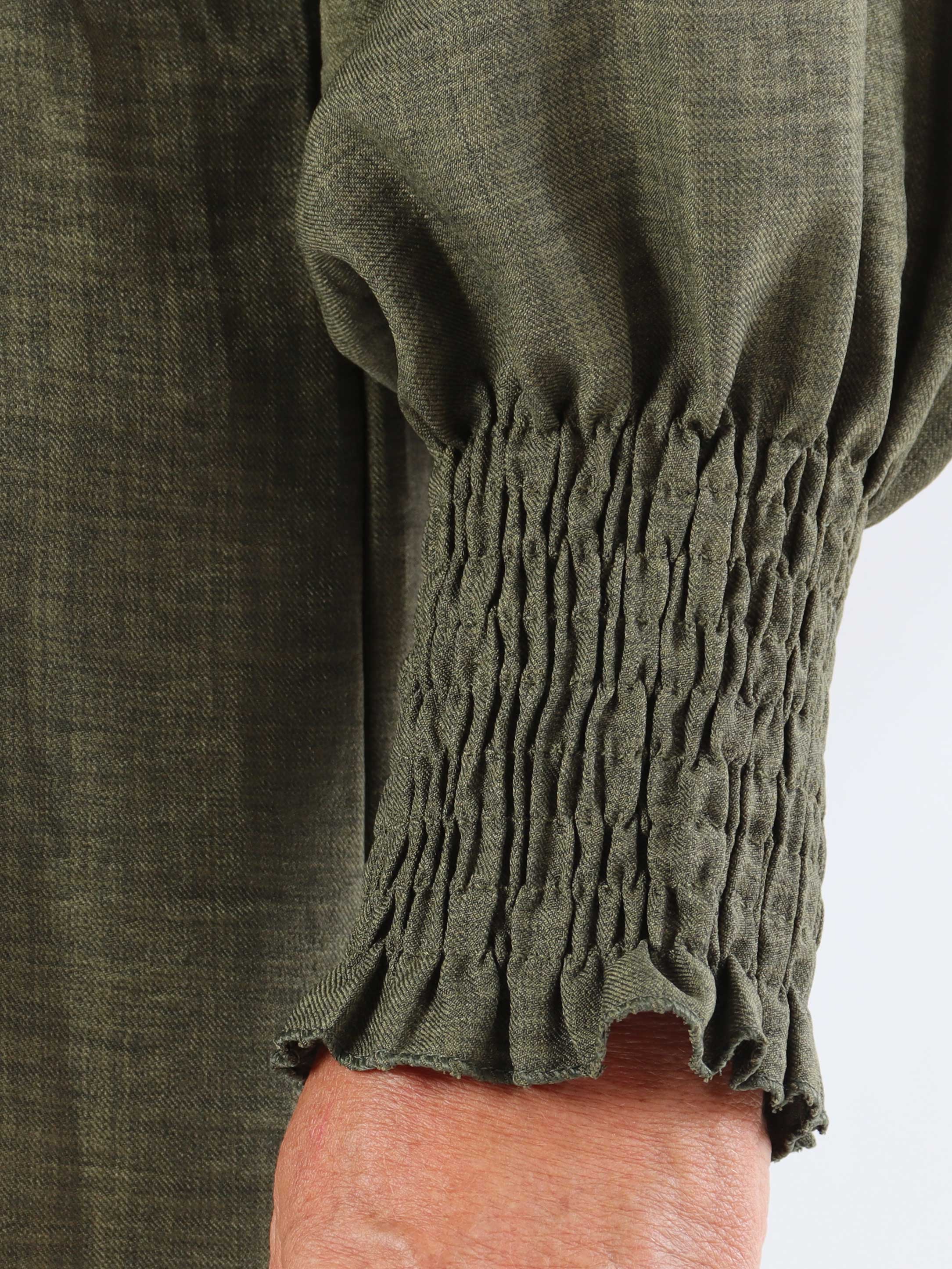 Samara - Sød plus size kjole med smock og knapper